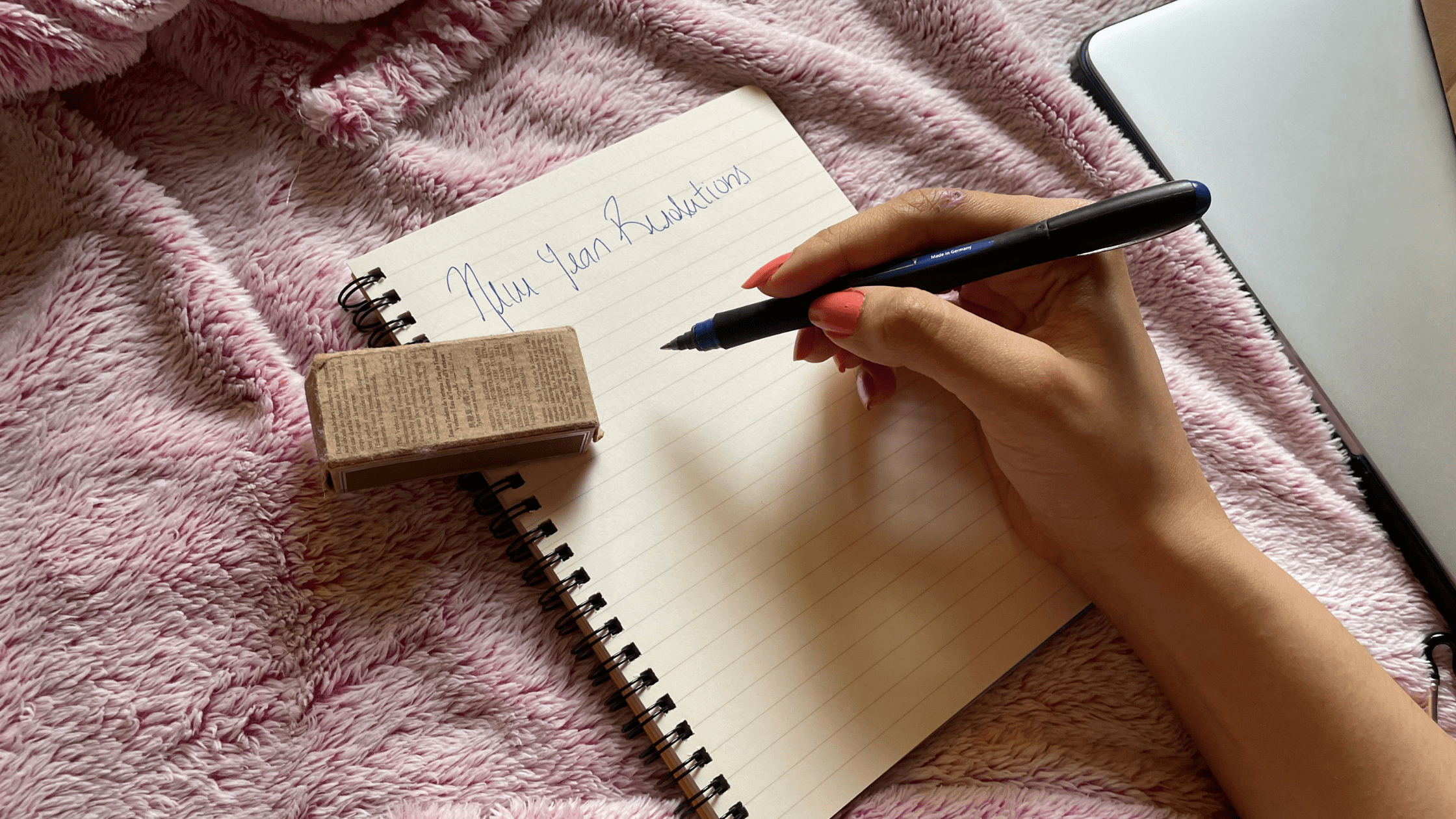 Woman_Writing_NewYearResolutions